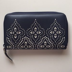Vera Bradley Laser Cut Zip Around Accordion Wallet